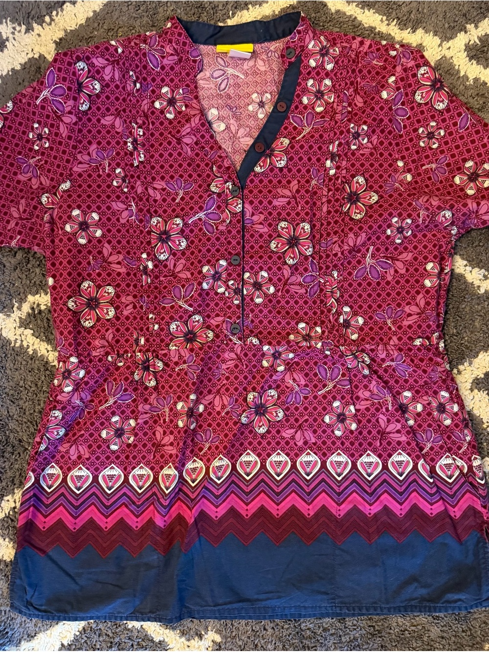 WonderWink Pink Floral women’s large nursing scrub top!
